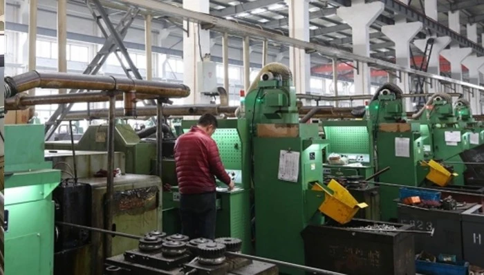 Photos of the M12x1.5 spherical-seat wheel bolt production workshop, cold-heading equipment, and CNC machining equipment.